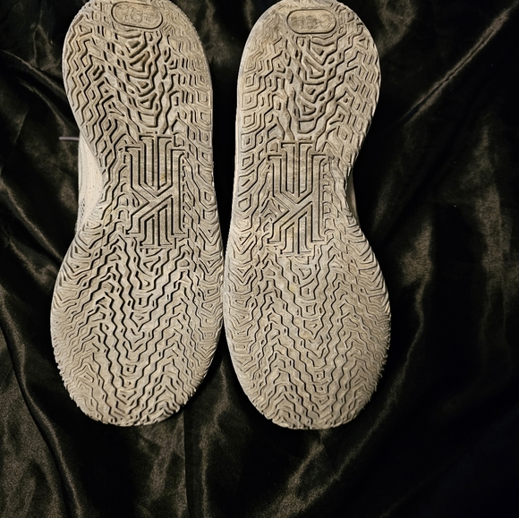 Nike™ Kyrie Irving 7 SE (GS) Basketball Shoes Sz 6Y Gray CHIP - Picture 6 of 10